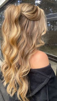 Glamorous Curls, Hairstyle For Prom, Prom Buns, Elegant Updos, Prom Pony Tail, Classic Updo, Hairstyles 2024, Romantic Curls