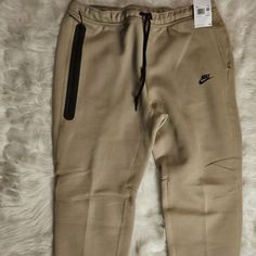 Brand New, Never Worn, With Tags, Nike Khaki Tech Fleece Joggers Sz Xxl Msrp : $120.00 Nike Sweatpants Stack, Beige Nike Tech, Brown Tech Fleece, Beige Nike Joggers, Nike Tech Fleece Jaune, Nike Tech Fleece Joggers, Nike Tech Joggers, Tech Fleece, Nike Pants