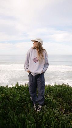 Girl Cargo Pants, Cargo Pants Fit, Bruh Girl, Girls Cargo Pants, Granola Style, California Girl Style, Granola Girl Aesthetic, Beach Fit, California Girl