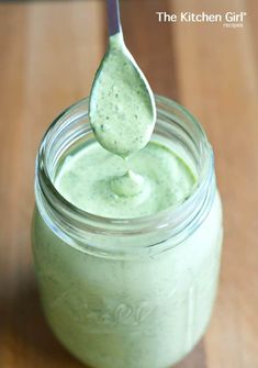 Avocado Ranch Dressing Recipe, Creamy Avocado Ranch Dressing, Ranch Dressing Dip, Avocado Ranch Dressing, Salads Pasta, Avocado Dessert, Avocado Ranch, Ranch Dressing Recipe, Salad Dressing Recipes Homemade