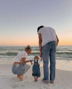 Simple Things In Life Aesthetic, Family Beach Pictures Aesthetic, Beach Life Family, Coastal Family Aesthetic, Future Kids Goals, Family Pics Aesthetic, Southern Family Aesthetic, Family Of 3 Aesthetic, Family Vision Board Pictures