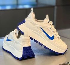 Nike Air Max Pink, Nike Shoes Women Fashion, Kd Sneakers, Preppy Shoes, Pretty Shoes Sneakers, Cute Nike Shoes, Nike Sneakers Women, Aesthetic Shoes, Swag Shoes