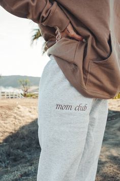 Mom Club Embroidered Ash Sweatpants – Slyfox Threads Casual Brown Cotton Sweats, Sweat Set Outfit, Stylish Sweatpants Outfits, Aesthetic Mom, Sweatpants Outfits, Brown Hoodie, Mama Style, Moms Club, I Cool