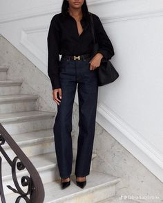 Classy Blue Jeans Outfit, Business Casual Black Jeans, Going Out Dinner Outfits, Dark Washed Jeans Outfit, Ootd Work, Business Casual Black, Washed Blue Jeans, Corporate Casual, Black Top Outfit