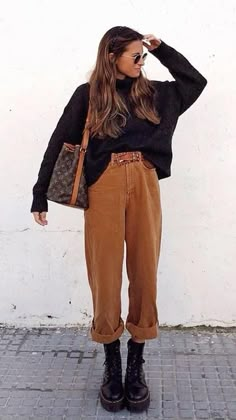 Moda Grunge, Millennials Fashion, Mode Casual, Spring Fashion Outfits, Looks Street Style, Outfit Inspiration Fall, Brown Pants, Baggy Pants