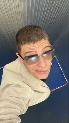 Y2k Buzzcut Men, Men’s Y2k Hair, Guys Buzzcut Aesthetic, Guys With Buzzcut Aesthetic, Riccardo Montabone, Y2k Fit Pics Guys, Selfie Y2k, Magazine 2000s, Rhinestone Eyes