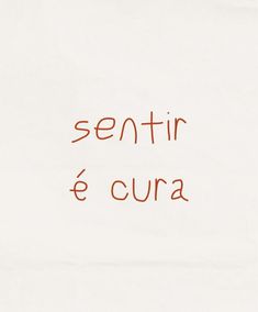 the words sentir e cura are written in red ink on white paper with an orange marker