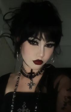 Gothic Makeup Natural, Gothic Inspired Makeup, Goth Makeup Wedding, Gothic Makeup Inspiration, Dark Edgy Makeup, Goth Cowgirl Makeup, Gothic Style Makeup, Goth Prom Makeup Looks, Gothic Makeup Easy