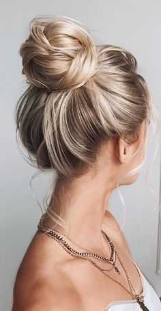 16. Pretty Updo You have the perfect dress, stunning makeup and now you need a glam hairstyle. Here is another pretty high bun for... Hairstyle For Prom, High Bun Hairstyles, Elegant Hairstyle, Up Dos For Medium Hair, Hairstyles For Medium Length Hair Easy, Updos For Medium Length Hair, Bridesmaid Hair Down, Cute Hairstyles For Medium Hair, Summer Hairstyles For Medium Hair