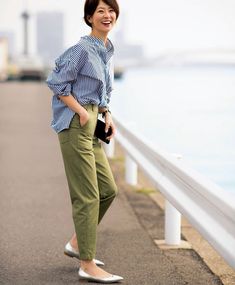 Muji Style, Simple Style Outfits, Olive Pants, Look Formal, Casual Outfit Inspiration, Street Style Chic, Japan Fashion