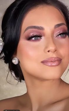 Pink Dress Makeup, Trucco Glam, Pink Wedding Makeup, Quinceanera Makeup, Wedding Makeup Bride, Gold Makeup Looks, Wedding Eye Makeup, Sparkly Makeup, Glam Wedding Makeup