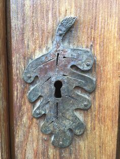 an old door handle with a bird on it's face is seen in this close up photo