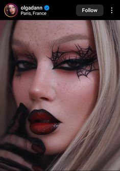 Spider Makeup, Goth Eye Makeup, Creepy Halloween Makeup, Vampire Makeup, Halloween Eye Makeup, Graphic Makeup, Halloween Makeup Inspiration, Dope Makeup, Halloween Costumes Makeup