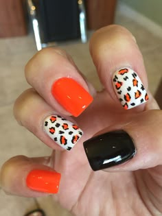 Tennessee Nail Ideas, Tennessee Nails Designs, Tennessee Vols Nails, Bulldog Nails, Tennessee Nails, Nail Therapy, Halloween Acrylic, Halloween Nails Easy, Halloween Acrylic Nails