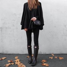 Hunters Boots Outfit, Rainy Boots Outfit, Hunter Boots Outfit Winter, Black Hunter Boots Outfit, Cold Ootd, Cairo Fashion