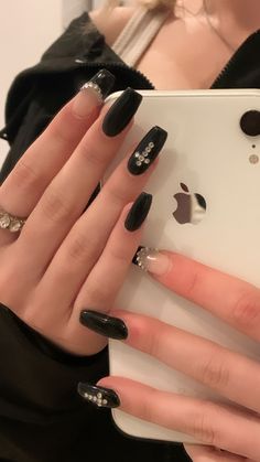 nails Black Acrylic Nails Simple Design, Black Fake Nails Designs, Cute Black Design Nails, Cute Black Nails With Rhinestones, Pretty Black Nail Designs Short, Red Or Black Nails, Basic Black Nail Designs, Y2k Nail Inspo Black, Goth Black Nails Short