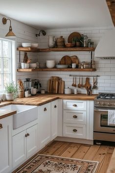 29 Neutral-Toned Apartment Kitchen Decor for Timeless Appeal Cottage Kitchen On A Budget, Contemporary Farmhouse Kitchen Modern, Modern Cottage Design Interior, Small Cabin Aesthetic, Modern Cottage Homes Interiors, Barndominium Cottage, Old Cottage Kitchen, Vintage Modern Cottage, Timeless Home Design