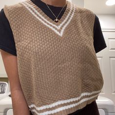 Khaki Tan Brown Waffle Stitch Crop Sweater Vest With White Line Detail. Super Cute And Preppy Similar To Items From Princess Polly And Urban Outfitters Please Allow 1 Week To Ship Crop Sweater Vest, Tan Outfit, Floral Print Sweater, Argyle Sweater Vest, Waffle Stitch, Tan Sweater, American Eagle Sweater, Large Sweaters, White Line