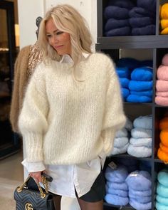 Fuzzy Sweater Outfit, Lady Outfits, Fuzzy Mohair Sweater, Pull Mohair, Fair Isles, Jumper Outfit, Vogue Knitting, Angora Sweater, Fluffy Sweater