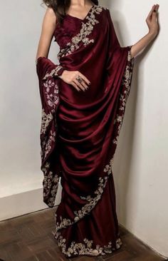 Sari Dress, Indian Fashion Saree, Indian Dresses Traditional, Party Wear Saree, Indian Woman