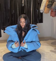 Blue Outfit Winter, Estilo Kardashian, Face Card, Casual Fall Outfits, Winter Fashion Outfits