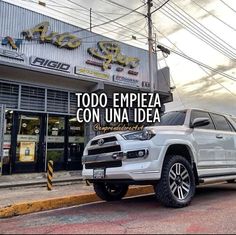 a white truck parked in front of a building with the words, todo empeza con una idea