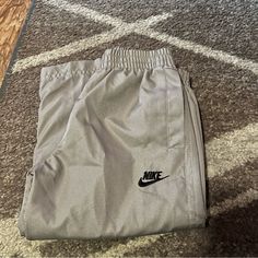 Vintage Nike 2001 To 2006 2t Zipper Pants Never Worn But Washed Once Nike Trackpants, Aesthetic 2024, Nike Bottoms, Zipper Pants, Kids Nike, Vintage Nike, Kids Bottoms, Sweatpants, Dress Outfits