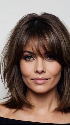 Below Shoulder Haircut Layers, Medium Length Hair Styles Summer 2024, Hot Mom Haircut, Cute Mom Haircuts, Mom Haircuts, Gorgeous Hairstyles