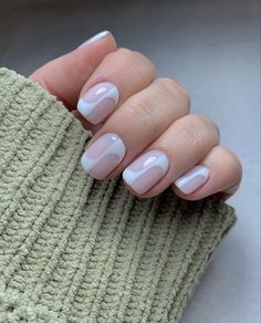 White swirl nail art ideas and easy white swirl nails designs for short nails and long nails, plus easy nail art trends for 2021 Swirl Nails Designs, Nails Art Red, White Swirl Nails, Nail Design Acrylic, Nail Art Tattoo, Nail Winter, Swirl Nail, Swirl Nail Art, Short Stiletto