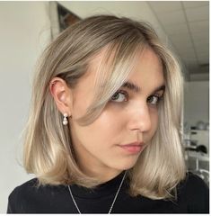 Harmony Color, Blonde Bob Hairstyles, Blonde Haircuts, Hair Inspiration Short, Popular Actresses, Blonde Hair Looks, Short Hair Balayage, Short And Sweet