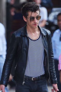 26. Alex Turner Modern Rockabilly, Greaser Style, Rockabilly Men, Best Dressed Man, Rockabilly Style, Hipster Mens Fashion, Men Hair, Rock Outfits, Band T Shirts