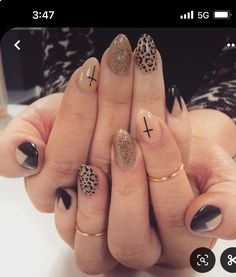 Clear Leopard Nails, Neutral Nails Leopard, Sparkly Leopard Nails, Black Nails With Cheetah Accent Nail, Classy Leopard Nails, Almond Nail Art Ideas, Cheetah Nails Almond Shape, Short Almond Cheetah Nails, Cheetah Nails Summer