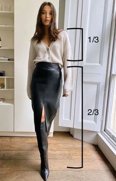 The Two-Thirds Rule: The Ideal Outfit Formula for Petites and Kibbe Classics - The Purist Life Rok Outfit, Mode Editorials, Black Leather Skirt, Bodycon Midi Skirt, Pencil Skirt Outfits, Office Skirt, Outfit Jeans, Leather Pencil Skirt