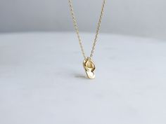 Single Cubic Sandal Pendant Necklace. This elegant necklace features a beautifully detailed flip flop pendant with the curve in the straps to a single rhinestone on the center. Cubic paved sandal here: https://islaflora.etsy.com/listing/1507427992/ -18k Gold plated * Brass Casting * Lead & Nickel Free ◾ MEASURES * Necklace Length: 15.5" plus extender loop at 16.5" and 17.5" * Pendant Width: 0.2" * Pendant Height: 0.55" * Closure: Lobster Claw ◾ CARE: * Treat delicately to extend its life. Clean Minimalist Summer Beach Jewelry, Coastal Minimalist, Beachy Jewelry, Simple Sandals, Sandy Shores, Jewelry Summer, Pendant Necklace Gold, Jewelry Bridesmaid, Etsy Bridesmaid Gifts