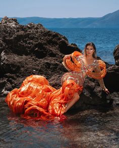 Taxes + Livraison incluses ! Crystal Fabric, Ascension Island, Veil Hairstyles, Model Inspo, Coral Reefs, Princess Wedding Dresses, Mermaid Dresses, Orange Dress, Pitcairn Islands