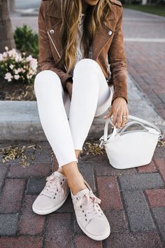 Spring Sneakers for Casual Comfort Jeans And Sneakers Outfit, Sneakers Outfit Work, Tennis Shoes Outfit, Spring Sneakers, Women High Heels, Brand Name Shoes, Rene Caovilla