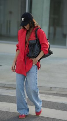 Game Day Street Style, Airport Blazer Outfit, Red Slides Outfit, Red Mules Outfit, Best Fall Outfits, Effortlessly Chic Outfits, Trendy Fall Outfits, Stylish Work Outfits, Cozy Vibes