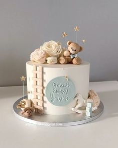 a baby shower cake decorated with teddy bears and flowers