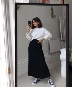 Smart Casual Long Skirt Work Outfits, Fall Long Black Skirt Outfits, Autumn Outfits With Skirts Long, Long Black Midi Skirt Outfit, Long Flowy Skirt Outfit Winter, Outfits With Long Black Skirts Summer, Midi Skirt With Sneakers Street Style, Sweatshirt Long Skirt Outfits, Black Maxi Skirt Outfit 2023