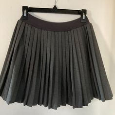 Fall-Winter Gray Pleated Skirt Fits Kids And Teen Size Small/Medium Due To Stretch Waist Flawless Condition - Looks Brand New School Tennis Skirt For Fall, Winter Stretch Lined Skort, Winter Pleated Skirt For School, Winter Pleated Skirted Skort, Winter School Pleated Skirt, Winter Skort For School, Winter School Skort, Stretch Winter Pleated Skirt With Lined Skirt, Stretch Winter Pleated Skirt With Lining