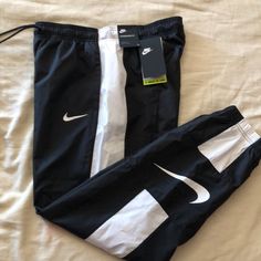 Nwt Nike Standard Fit Pants Size: Small Color: Black/ White These Pants Have A Mesh Lining Nike Lowers For Men, Gray Nike Sweatpants, Nike Grey Sweatpants, Nike Tech Fleece Pants, Nike Sweatsuit, Grey Nike Sweatpants, Groom Dress Men, Designer Jackets For Men, Track Pants Mens