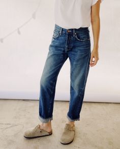 Our most popular silhouette and one that we've been searching for for years! This is your everyday all day kind of jean. Super easy and comfy with that perfect slouch. These are a mid rise relaxed jean designed to sit a little below your natural waist. A roomy leg that has a slight taper and hits right around your ankle. Great worn uncuffed or cuffed. 100% Cotton 13 oz. denim Made in Los Angeles Size Tip: If you're in between sizes we suggest sizing down one size. Model is 5'5", size 25 and wear Relax Fit Jeans Women, Best Jeans For Short Women Casual, Cheap Everyday Relaxed Fit Jeans, Affordable Summer Jeans Versatile Style, Versatile Summer Jeans, Chic Medium Wash Pants, Loose Fit Jeans Women Casual Outfits, Relaxed Fit Womens Jeans, Basic Mom Jeans