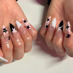 | cool tones & chrome 🩶⛓️ @apresnailofficial natural medium almond | Instagram Stilleto Nails Stars, Star Design On Nails, Cool Almond Nails Designs, Star Nails Long, Nail With Stars, Medium Almond Nails Designs, Almond Nails Art Designs, Long Almond Nails Designs, Unique French Tips