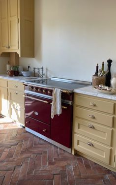 a kitchen with an oven, sink and counter tops in the middle of the room