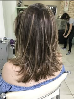 Brown Hair Inspo, Hair Color Streaks, Brunette Hair With Highlights, Hair Streaks, Dyed Hair Inspiration, Healthier Hair, Hair Stylies