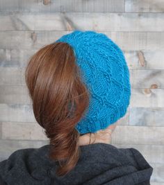 "{For notification about new patterns, subscriber-only discounts, occasional freebies, and more, join the Softyarn Designs newsletter:  http://eepurl.com/gSoXvP } The Trellis ponytail hat allows you to wear your ponytail high, low, or in between and keep your head cozy, too.  This is a fun hat to knit and to wear!  It's knitted flat, in one piece (no seams!) on straight needles, and its textured pattern is easy to master.  Unlike many ponytail hats that have only one spot for the ponytail, this hat's button band allows you to position your ponytail/messy bun high, low, or in between.  Just undo one button for your ponytail, or undo two buttons for a messy bun. You will receive two files:  one with the original pattern and one with a longer version, for extra ear coverage or those with larg Bun Hat Knitting Pattern, Ponytail Hat Knitting Pattern, Knitted Ponytail Hat, Ponytail High, Ponytail Hats, Beanie Knitting, Bun Beanie, Hat Knitting Pattern, Messy Bun Hat