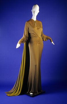 1948-1952, America - Bronze jersey evening dress with contrasting chartreuse train lining attributed to Adrian Gilbert Adrian, Jersey Evening Dress, Fashion 1940s, Costume Designer, Vestidos Vintage