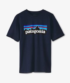 The K'S REGENERATIVE ORGANIC CERTIFIED COTTON P-6 LOGO T-SHIRT model   by  Patagonia  which is part of the SP2023  campaign , has arrived || is now available at . Blue Relaxed Fit T-shirt With Logo, Blue T-shirt With Letter Print For Outdoor, Blue Crew Neck Top With Logo, Casual Blue Top With Logo, Sporty Blue Tops With Logo, Sporty Blue Organic Cotton Tops, Blue Graphic Tee For Outdoor Activities, Blue Screen Print Tops For Outdoor Activities, Casual Logo Print Tops For Outdoor