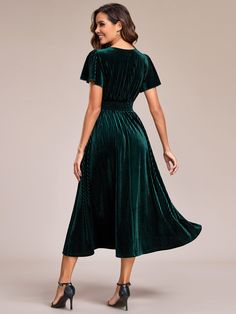 Be the epitome of chic and sophisticated in our Graceful V-Neck Waist Design Short Sleeve Fall Velvet Midi Dress. The V-neckline and waist design beautifully accentuates your curves, while the luxurious velvet material adds a touch of opulence. This dress is perfect for fall weddings, cocktail parties, or any elegant events. Embrace the season's trends and exude grace and charm with this stunning midi dress. Fit: Please refer to size chart. Length: Tea length. Sleeve Style:Short sleeves. Closure Autumn Shoot, Midi Wedding Guest Dress, Wedding Guest Style, Spring Racing, Velvet Midi Dress, Ever Pretty, Racing Green, Tea Length Dresses, Evening Dresses Elegant