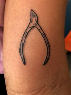 a tattoo on the leg of a woman with a hammer in it's claws